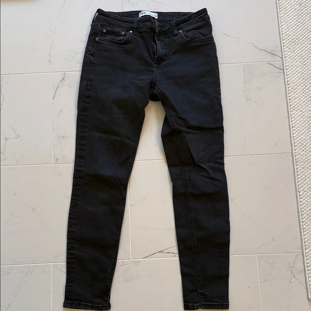 Zara Black Skinny Jeans — Classic Slim Fit